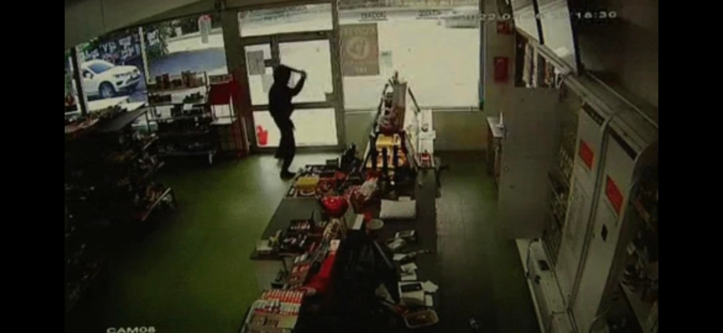 Asian Aussie Shop Owners Bravely Locks Machete Wielding Thief In Their Takeaway Shop Mid-Robbery